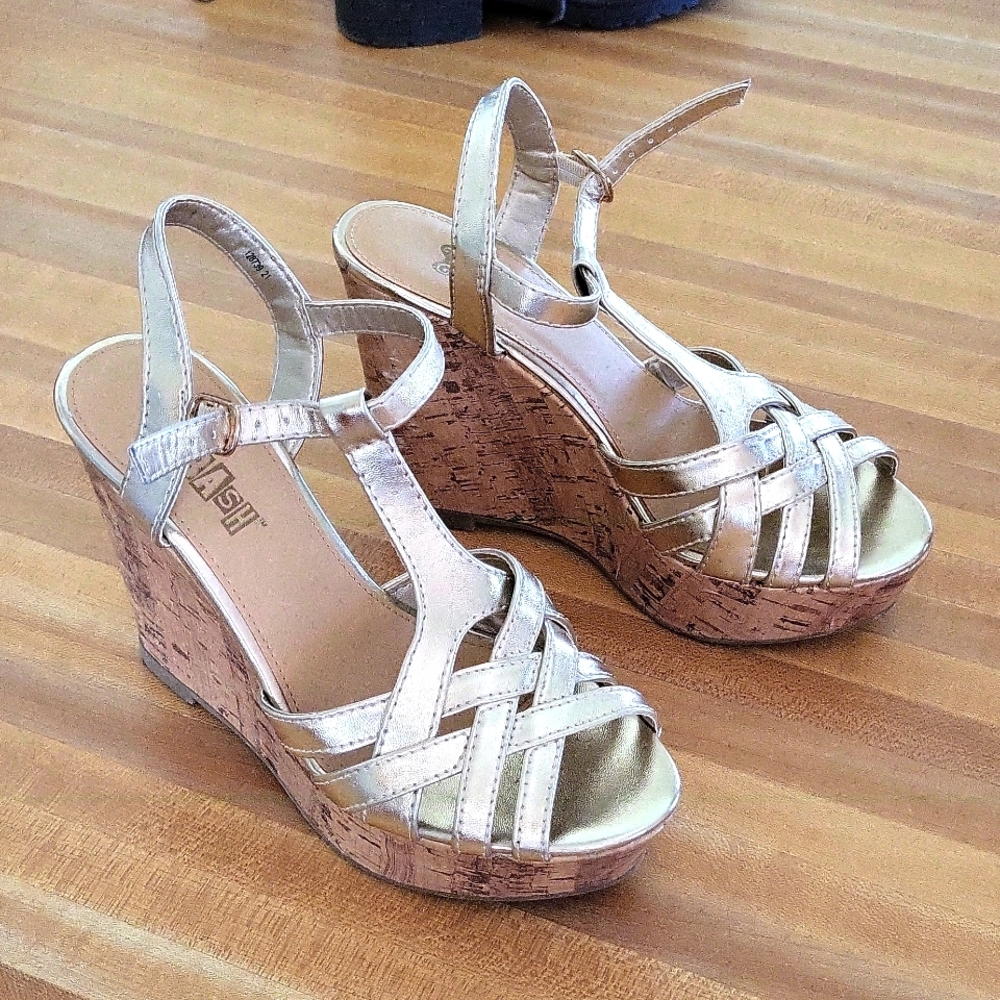 Brash sandals gold color